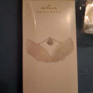 Hallmark Keepsake Cream Angel Wings Ornament 2011